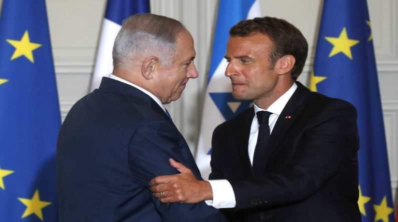تمرد دبلوماسي على ماكرون.. مذكرة من سفراء فرنسيين يرفضون انحيازه لإسرائيل